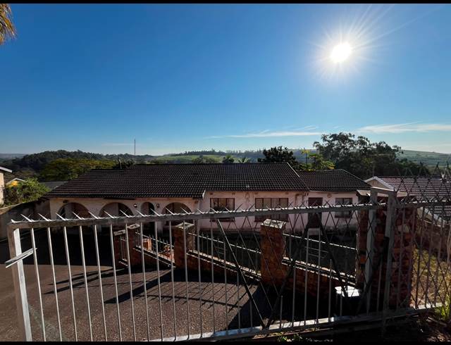 5 BEDROOM FREEHOLD FOR SALE IN BARNS